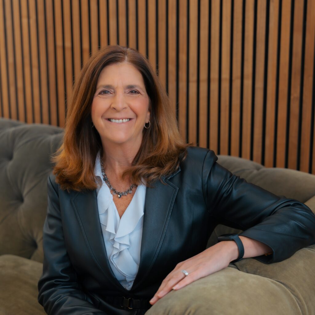 Rhonda Headshot sq